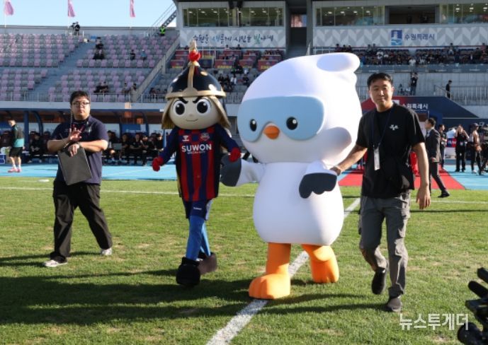 조달청 마스코트 ‘나르미’와 함께하는 시축 행사