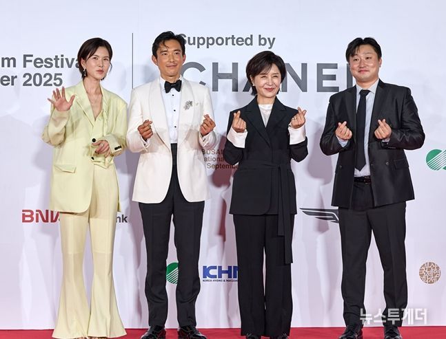 흐르는 여정 감독 및 배우 사진 제공 : 김진유 감독