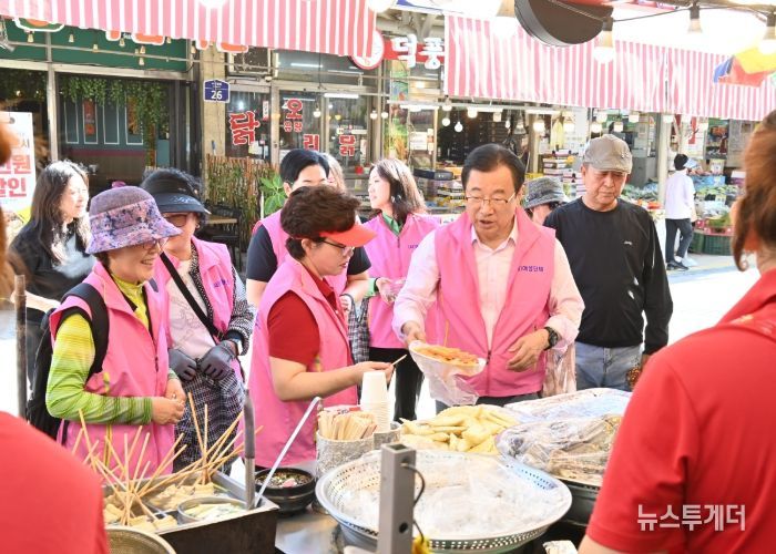 26일 여성단체협의회와 함께한 ‘9월 전통시장 가는 날’ 행사 모습