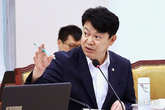 더불어민주당 복기왕 의원(충남 아산시갑, 국회 국토교통위원회 간사)