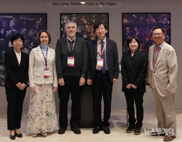 국제통계기구(ISI), 한국통계학회, 부산광역시와 함께 차기대회(부산) 성공 개최를 약속하는 김대유 대표단장