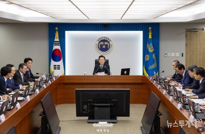 제13차 대통령 주재 수석·보좌관 회의