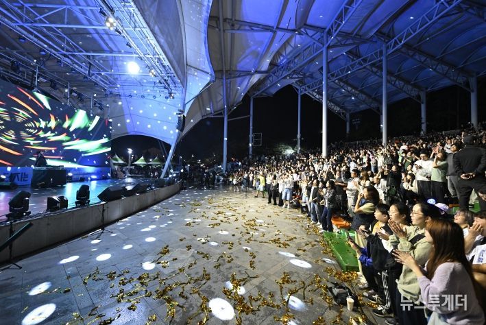 제33회 흥부제 가족과 함께 신명 나는 축제의 막 올리다(축하공연)