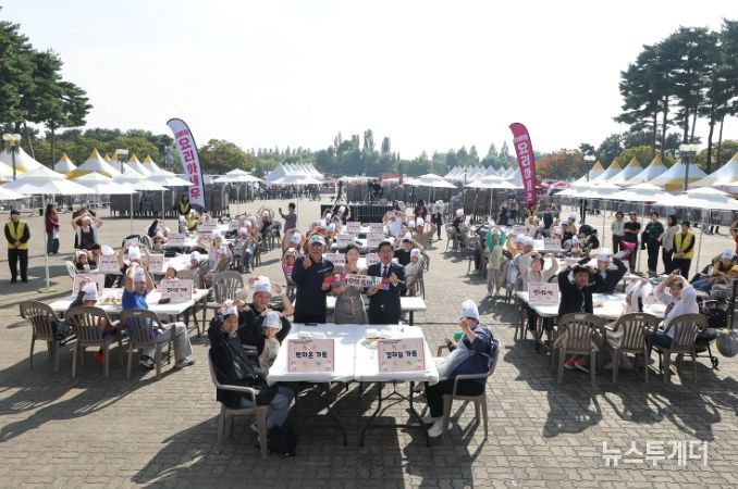 ‘엄빠랑 요리하새우’ 기념촬영 모습