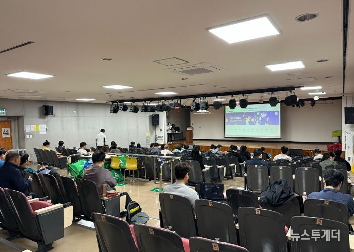 지난 23일 광명시 민방위교육장에서 '제2차 온라인 마케팅 교육'이 진행되고 있다.