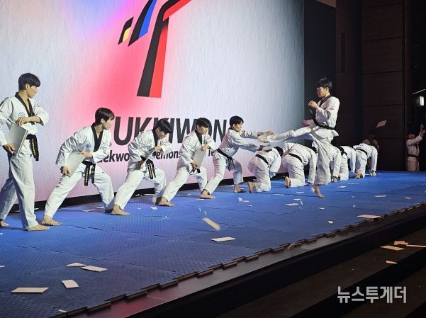 지난 10월 21일(화) 국기원 태권도시범단이 ‘제5회 국제경찰청장회의’에서 시범공연을 선보이는 모습