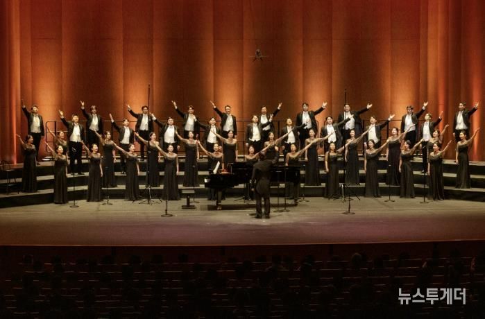 용인시립합창단, 상임 운영 기념 제10회 정기연주회 '우리의 노래, 마음의 뜰에 피어나' 성황리 마무리