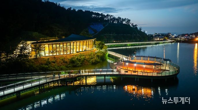 대한민국 책의 도시 전주! 책을 넘어 문화·산업으로!(아중호수도서관)