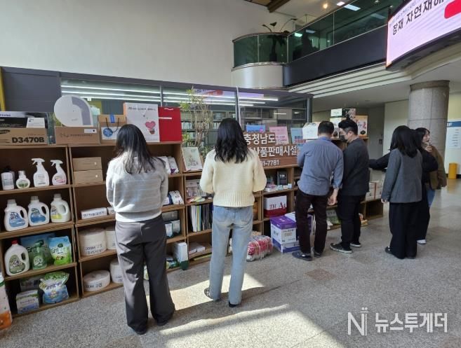 아산시청 1층 로비 충남 중증장애인생사품 전시·홍보 사진