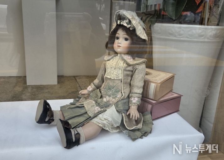 김미영 - france classic doll, 15x50cm, ceramic,2020
