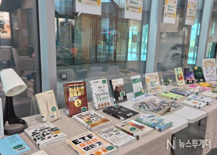 백마누리 내 도서 전시 사진